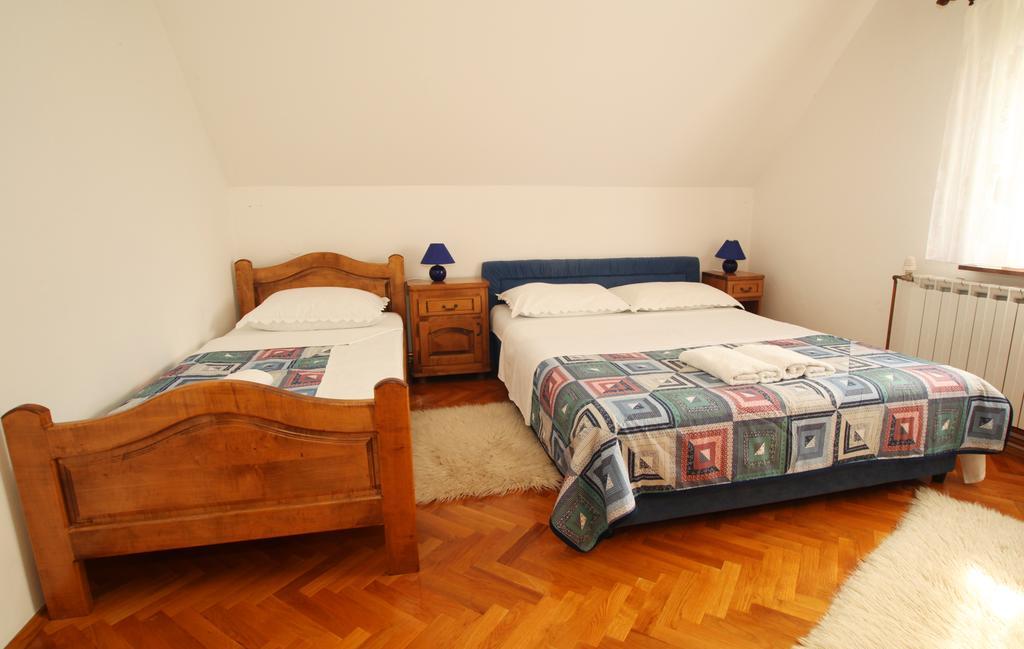 Rooms Markovic Otocac Bilik gambar